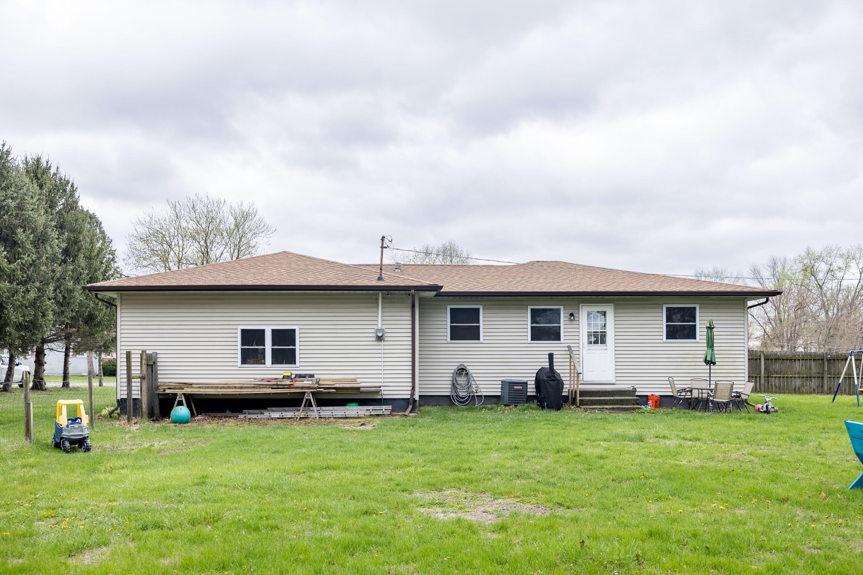 7612 Graefen Drive Demotte, IN 46310 - Photo 4 of 25