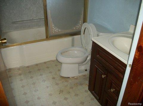 3775 Samuel Avenue Rochester, MI 48309 - Photo 5 of 11 100_3395.JPG
