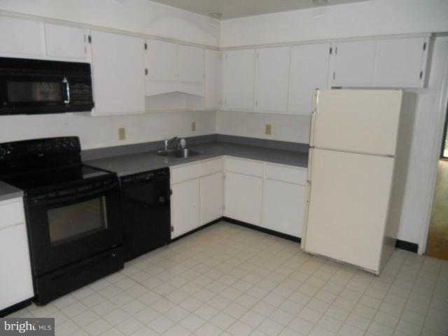 11172 Saffold Way Reston, VA 20190 - Photo 6 of 17 Kitchen