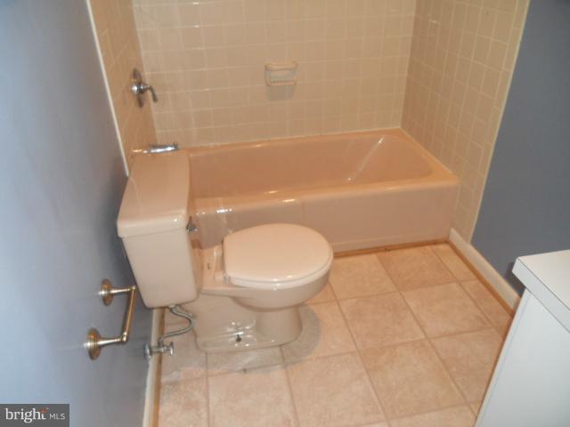 11172 Saffold Way Reston, VA 20190 - Photo 10 of 17 Bath 1