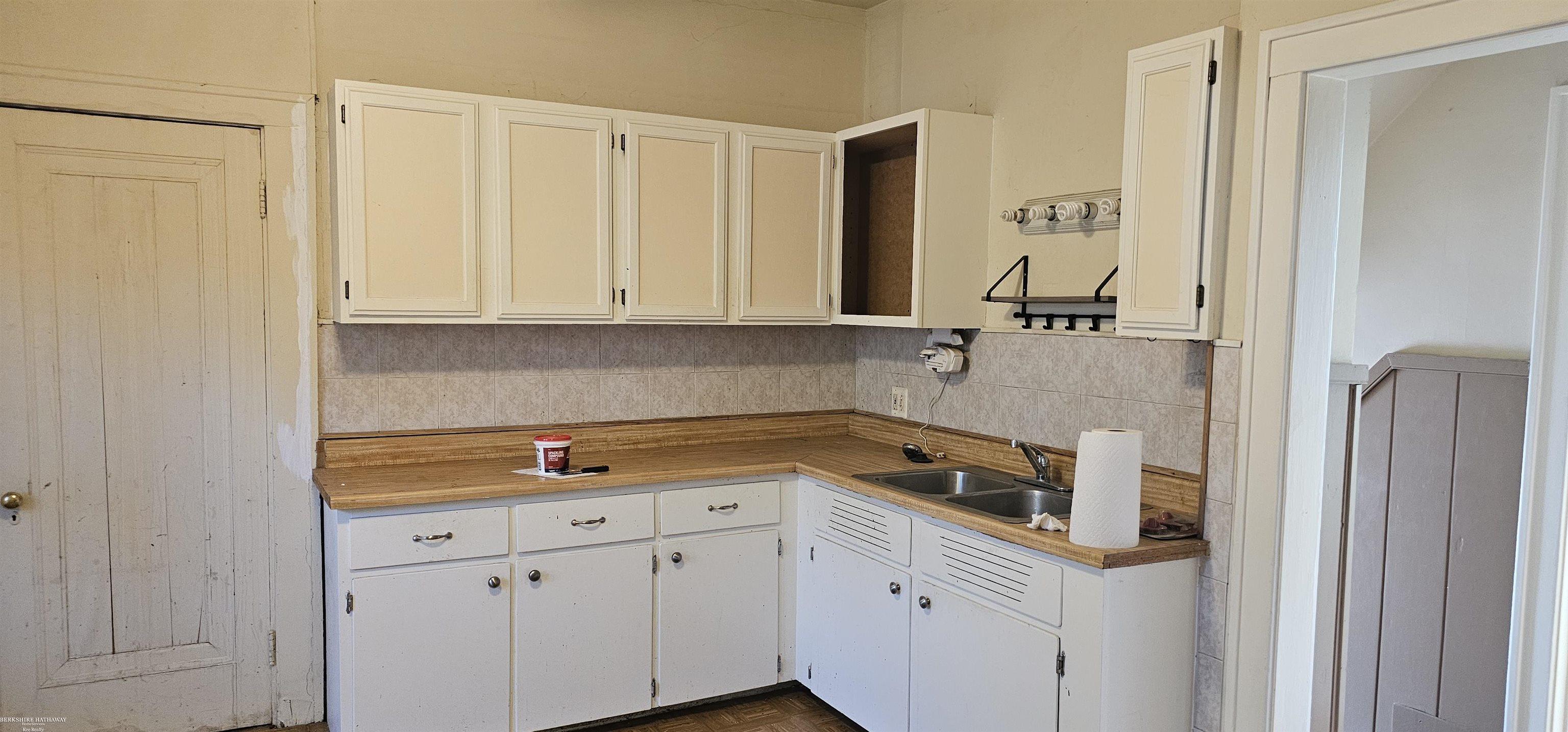 8192 Harding Street Center Line, MI 48015 - Photo 12 of 27
