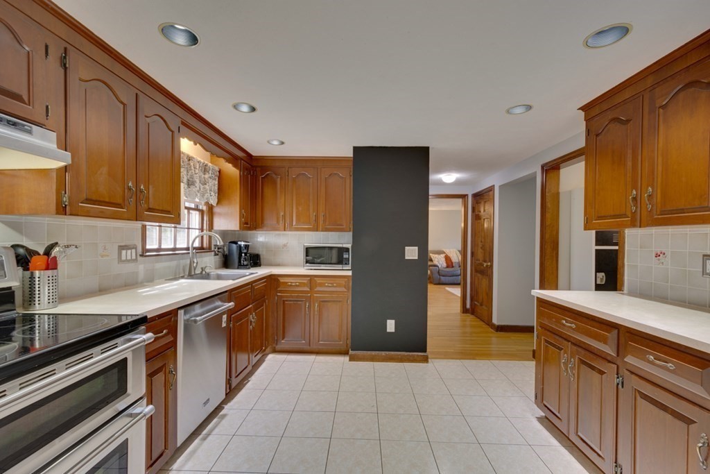 2 Robin Road Milford, MA 01757 - Photo 11 of 40 Gallery Image 11