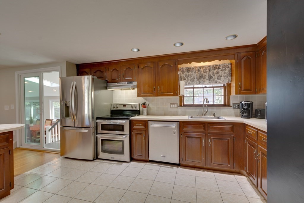 2 Robin Road Milford, MA 01757 - Photo 10 of 40 Gallery Image 10