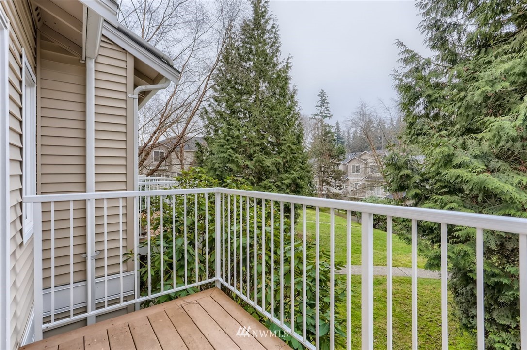 13400 Dumas Road, Unit E3 Mill Creek, WA 98012 - Photo 25 of 28 a balcony with wooden floor and fence