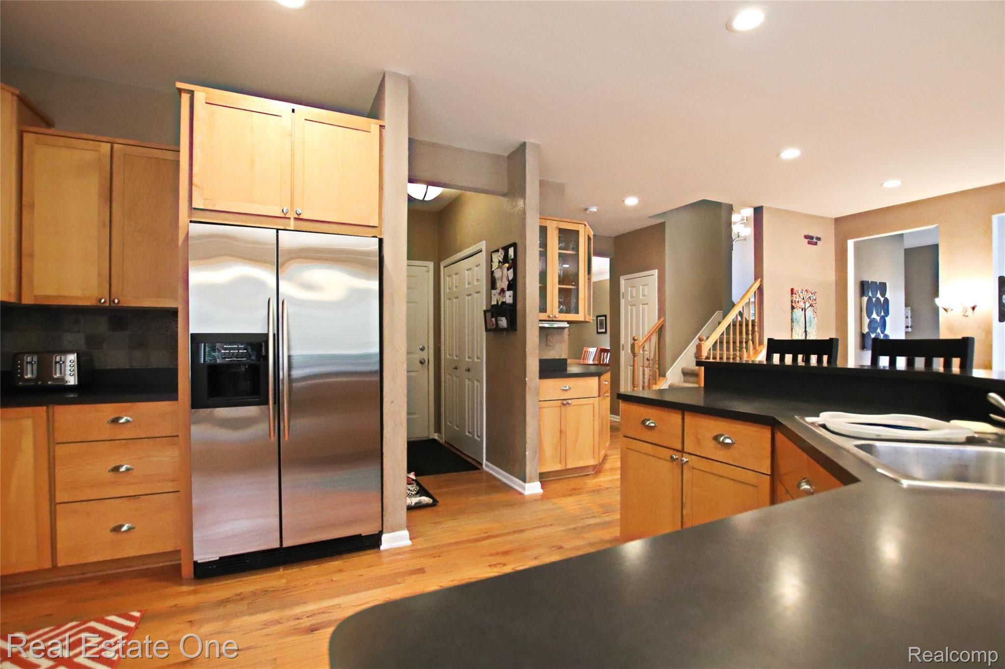 1272 Welland Drive Rochester, MI 48306 - Photo 11 of 53 Fabulous kitchen with endless space!
