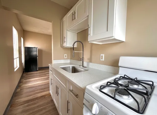 $1,800 | 25 Oakland Avenue, Unit 3R, Everett, MA 02149