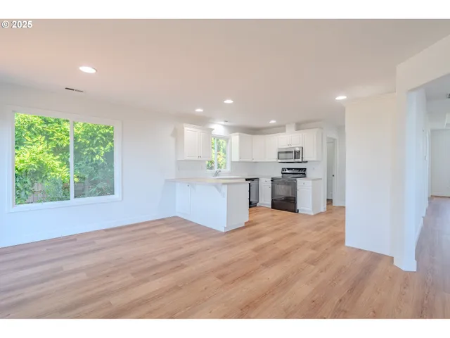 $630,000 | 642 East Pioneer Loop, La Center, WA 98629