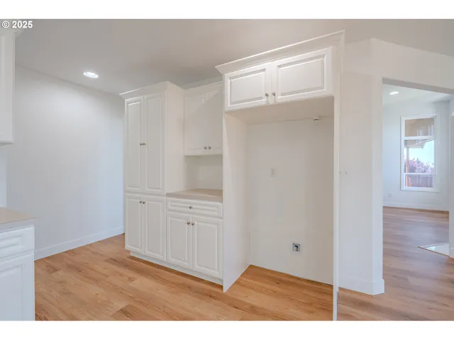 $630,000 | 642 East Pioneer Loop, La Center, WA 98629