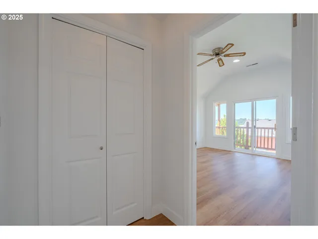 $630,000 | 642 East Pioneer Loop, La Center, WA 98629