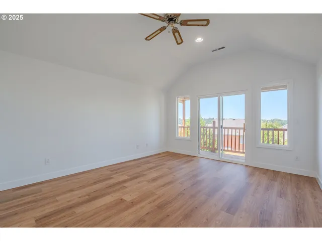 $630,000 | 642 East Pioneer Loop, La Center, WA 98629