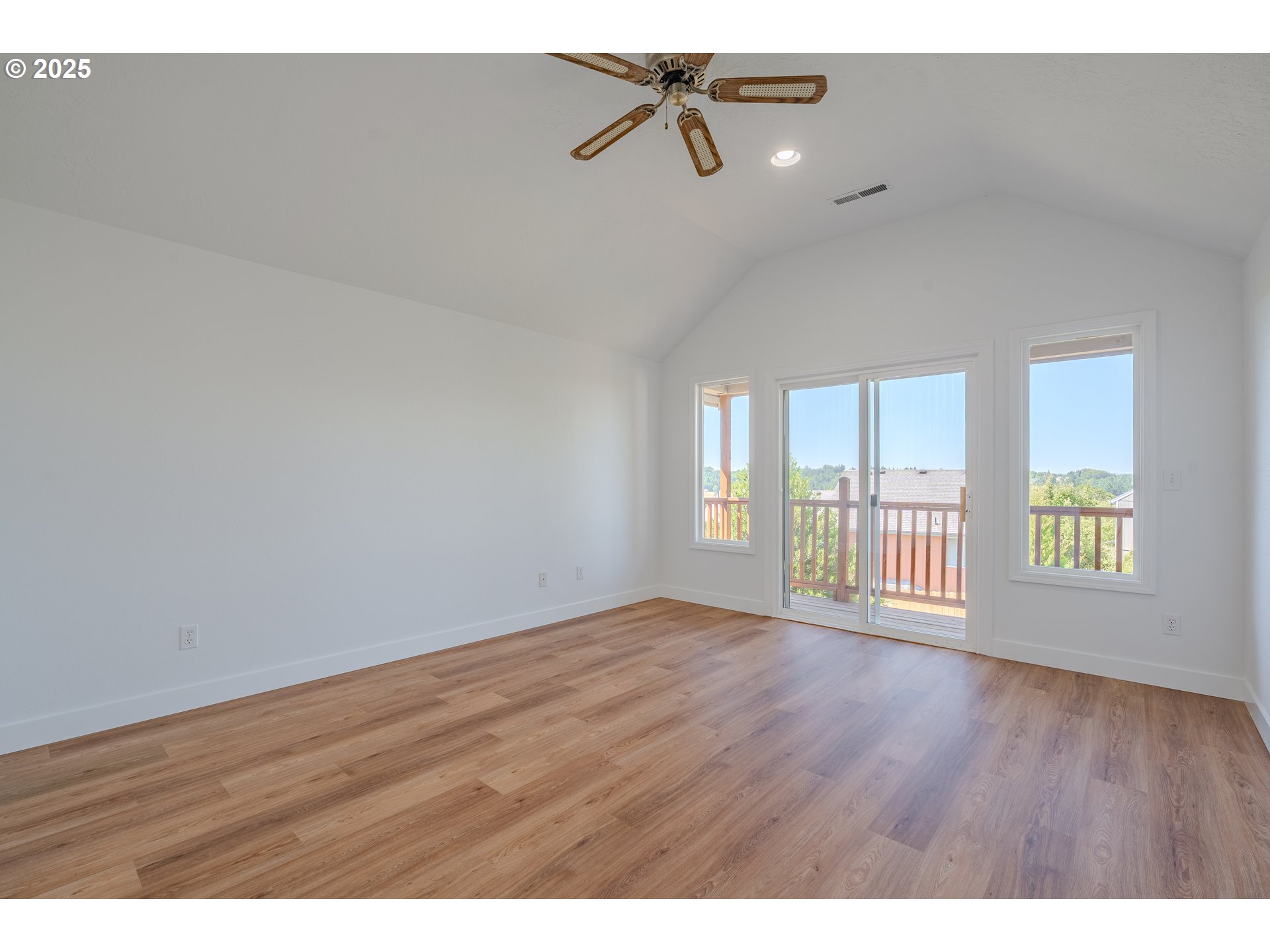 642 East Pioneer Loop La Center, WA 98629 - Photo 22 of 48