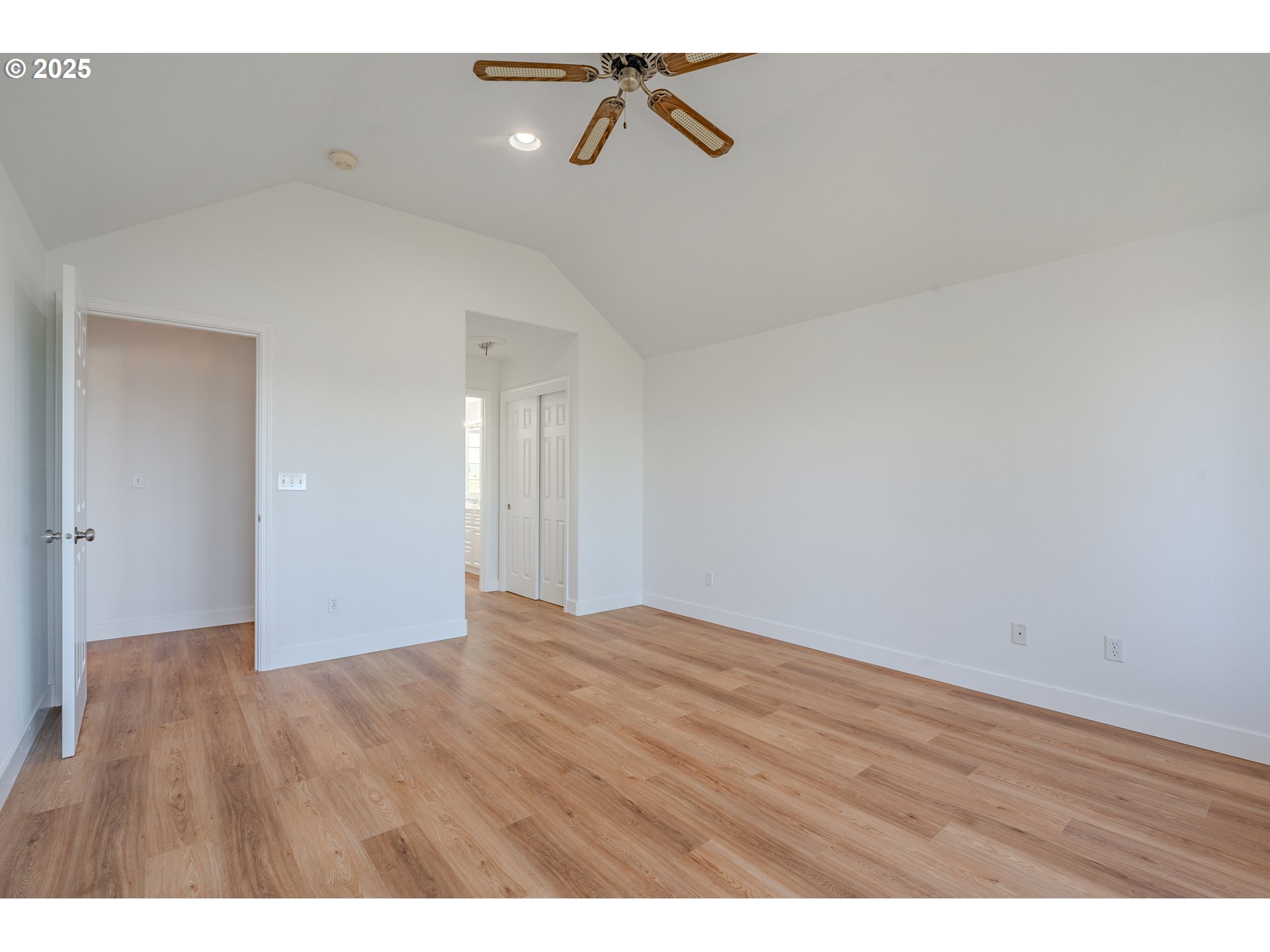 642 East Pioneer Loop La Center, WA 98629 - Photo 23 of 48