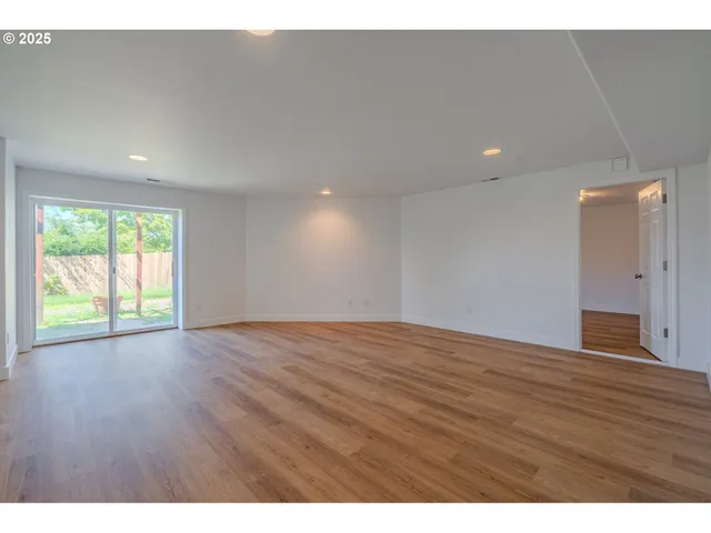 $630,000 | 642 East Pioneer Loop, La Center, WA 98629