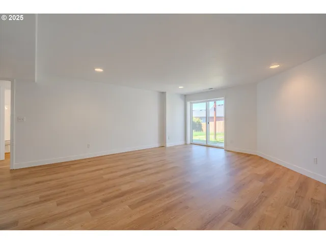 $630,000 | 642 East Pioneer Loop, La Center, WA 98629