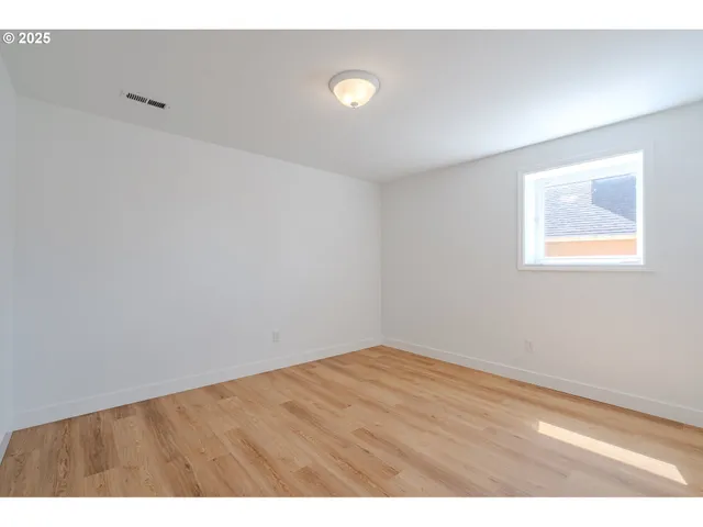 $630,000 | 642 East Pioneer Loop, La Center, WA 98629