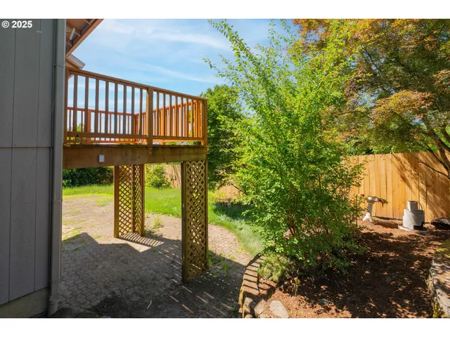 $630,000 | 642 East Pioneer Loop, La Center, WA 98629