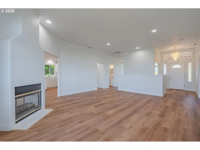 $630,000 | 642 East Pioneer Loop, La Center, WA 98629