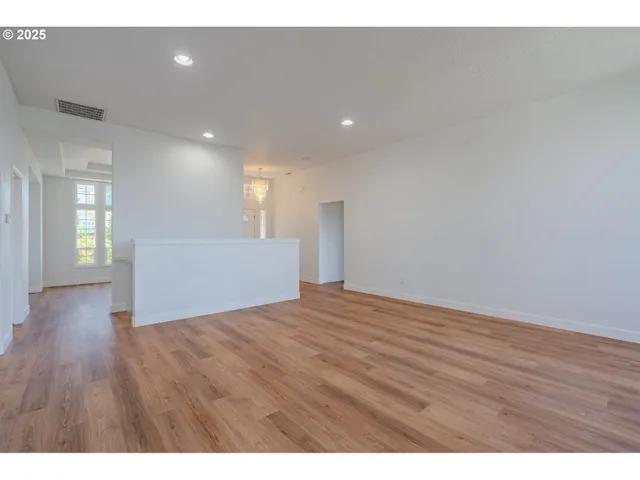 $630,000 | 642 East Pioneer Loop, La Center, WA 98629