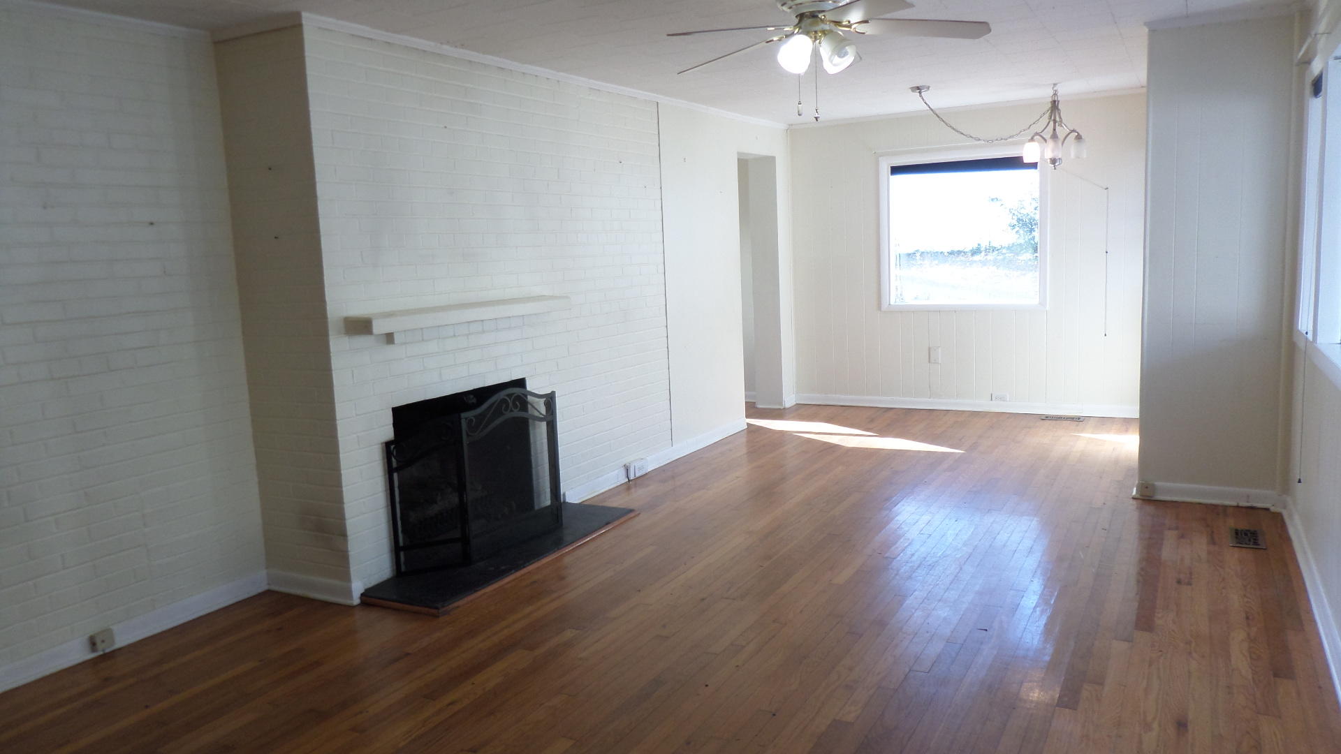 106 Temple Road Oak Ridge, TN 37830 - Photo 8 of 21 Living Room