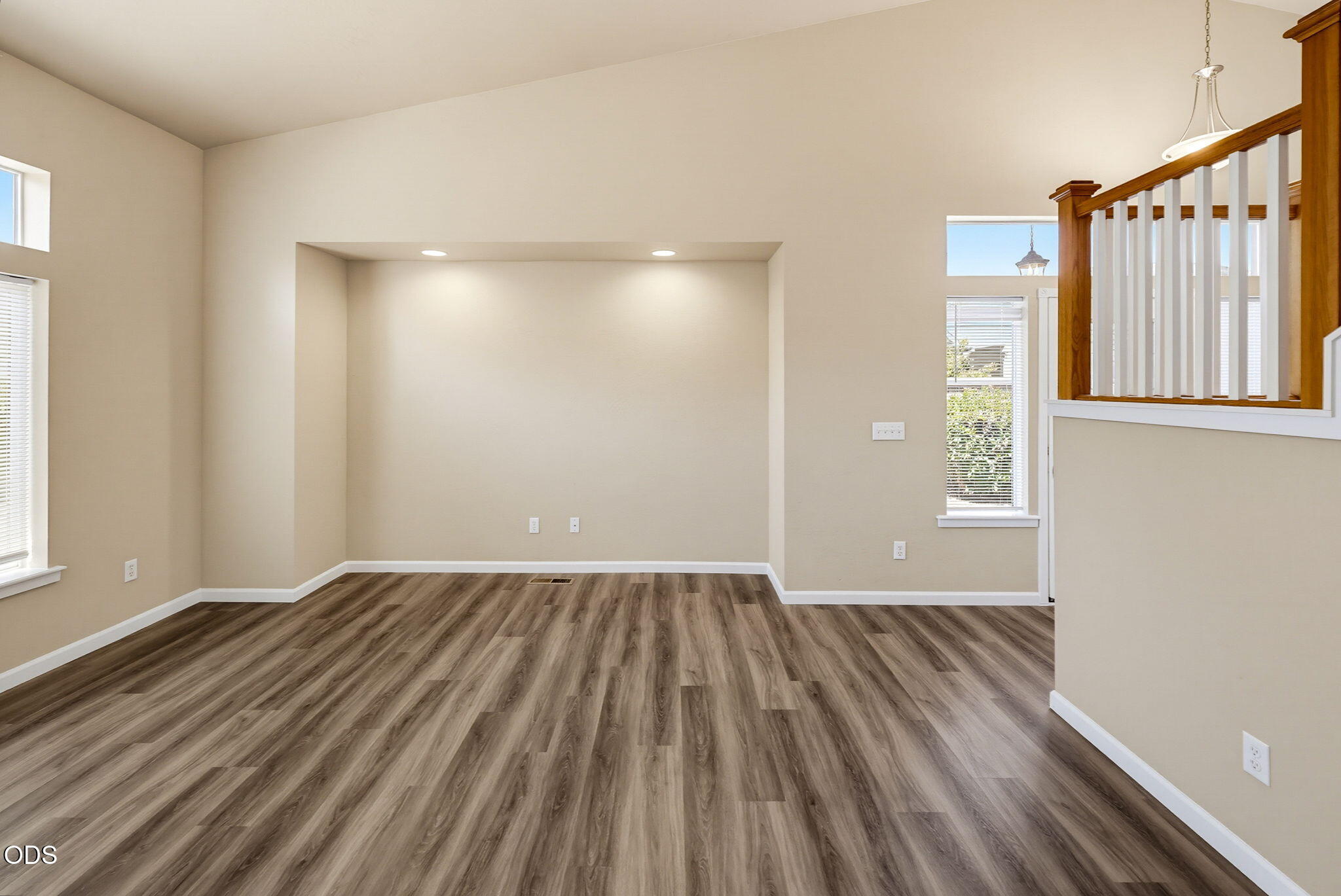 303 Live Oak Loop Central Point, OR 97502 - Photo 14 of 48 Gallery Image 14