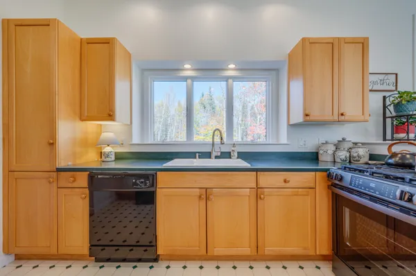 $745,000 | 112 Apple Hill Road, Sunapee, NH 03782