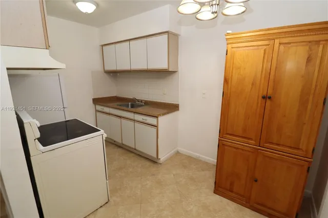 $1,750 | 1708 North 16th Avenue, Unit 4, Hollywood, FL 33020