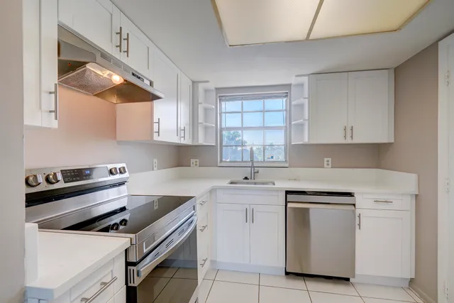 $2,700 | 410 Wilma Circle, Unit 303, Riviera Beach, FL 33404