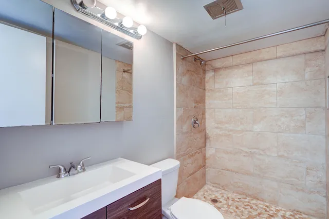 $2,700 | 410 Wilma Circle, Unit 303, Riviera Beach, FL 33404