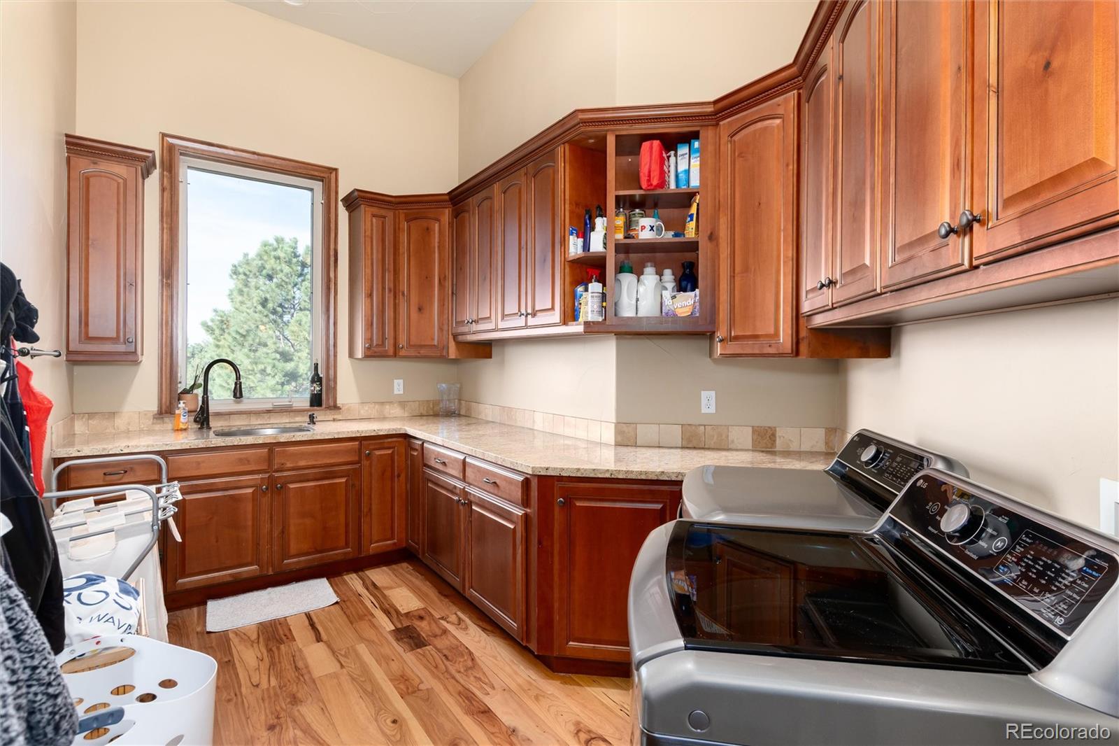 13079 Whisper Canyon Road Castle Pines, CO 80108 - Photo 23 of 50 a kitchen with stainless steel appliances granite countertop a sink and cabinets