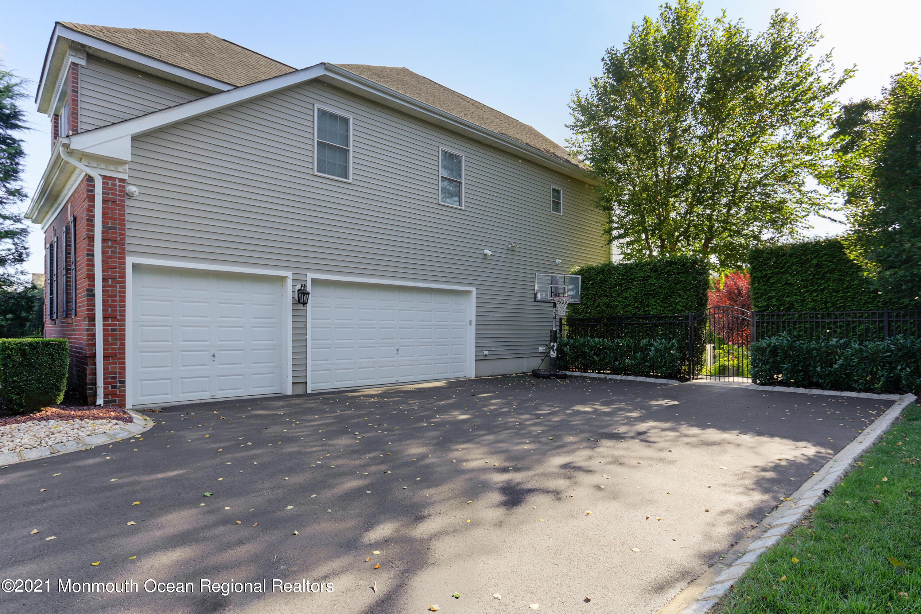 4 Yorktown Road Morganville, NJ 07751 - Photo 4 of 64 IMG_6422_3_4_5_6