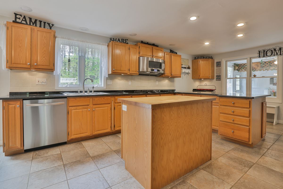 83 Back River Road Merrimack, NH 03054 - Photo 12 of 40