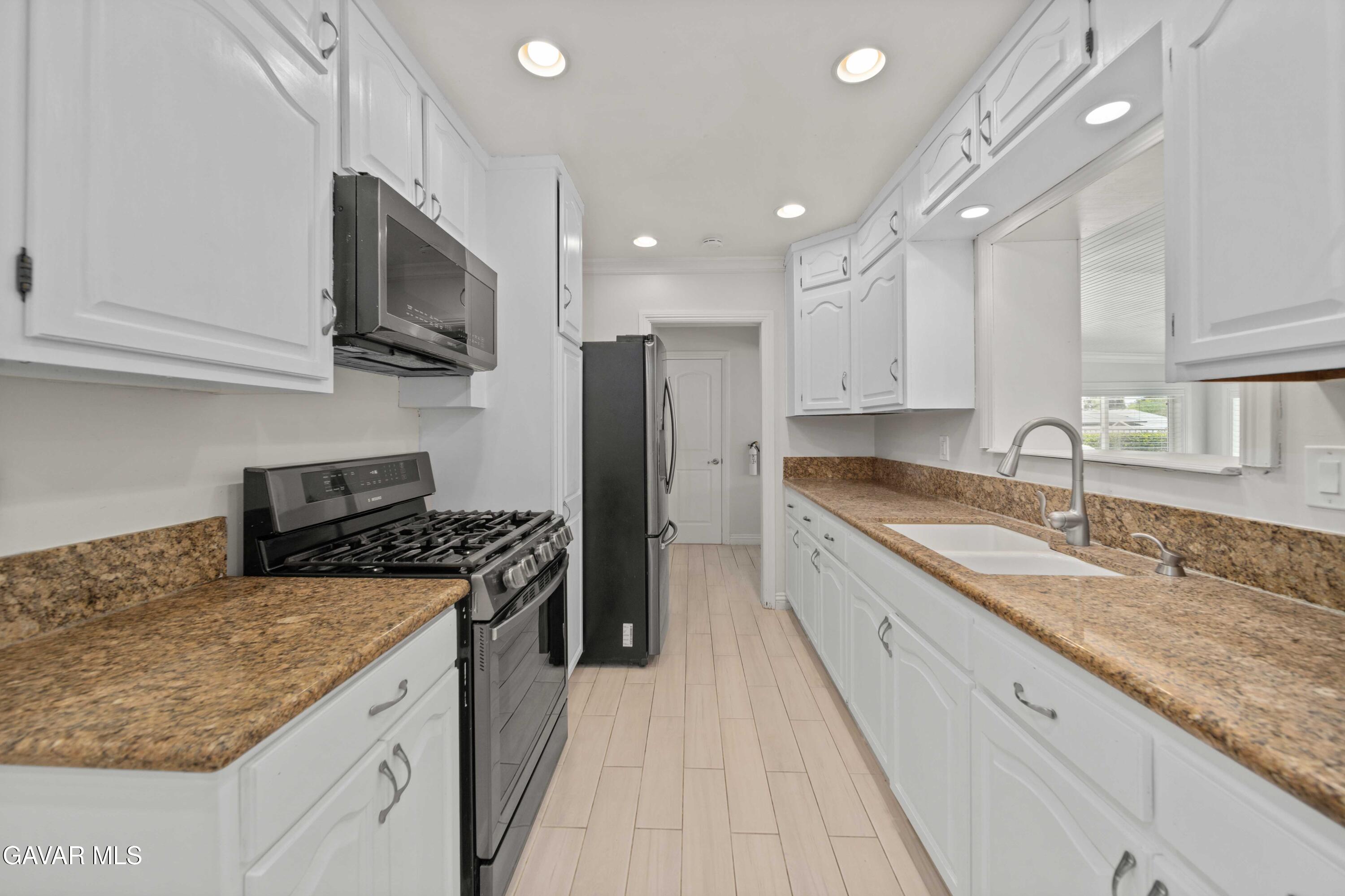 38818 Deer Run Road Palmdale, CA 93551 - Photo 12 of 33 38818 Deer Run Rd -12