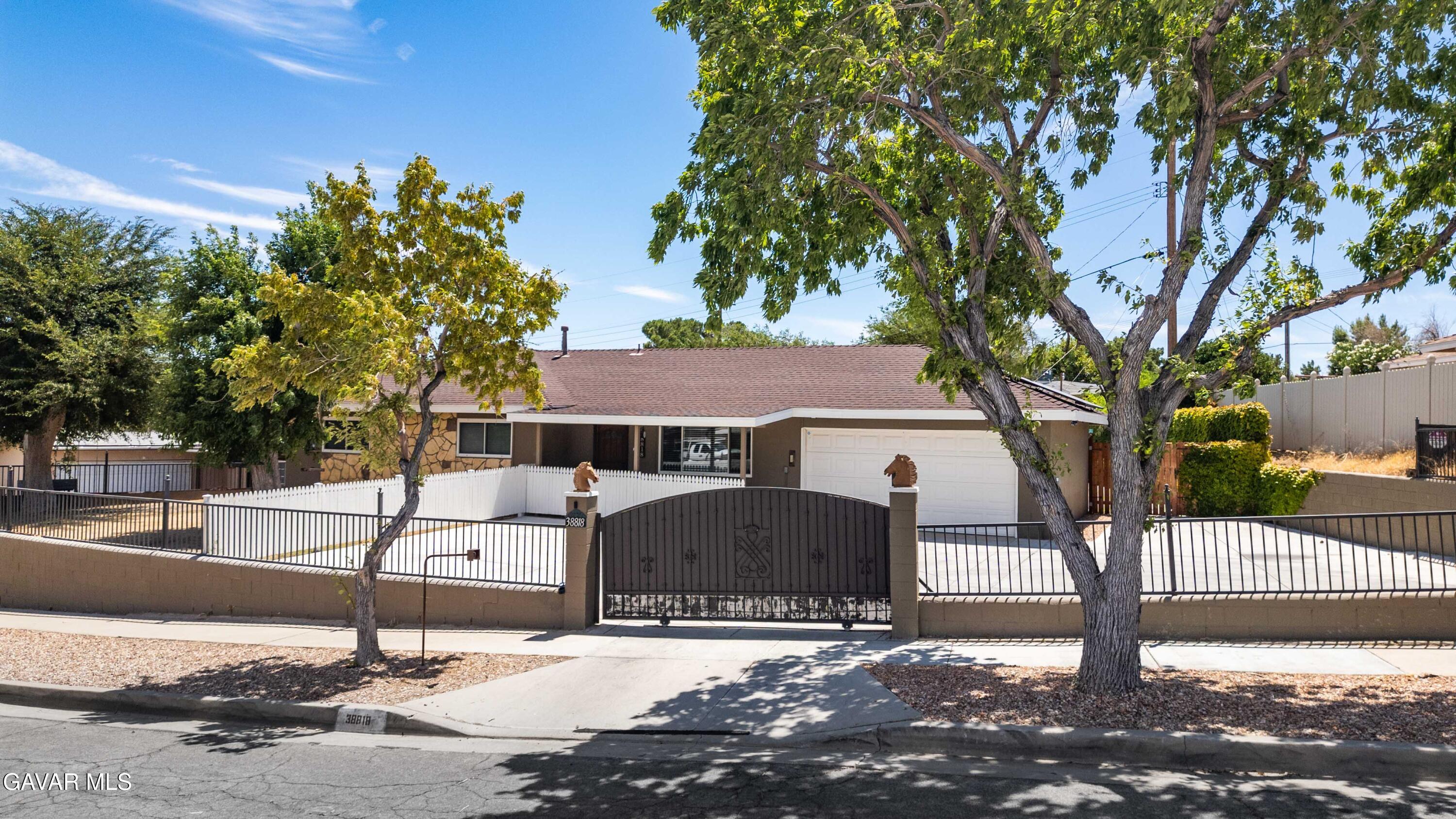 38818 Deer Run Road Palmdale, CA 93551 - Photo 3 of 33 38818 Deer Run Rd -3