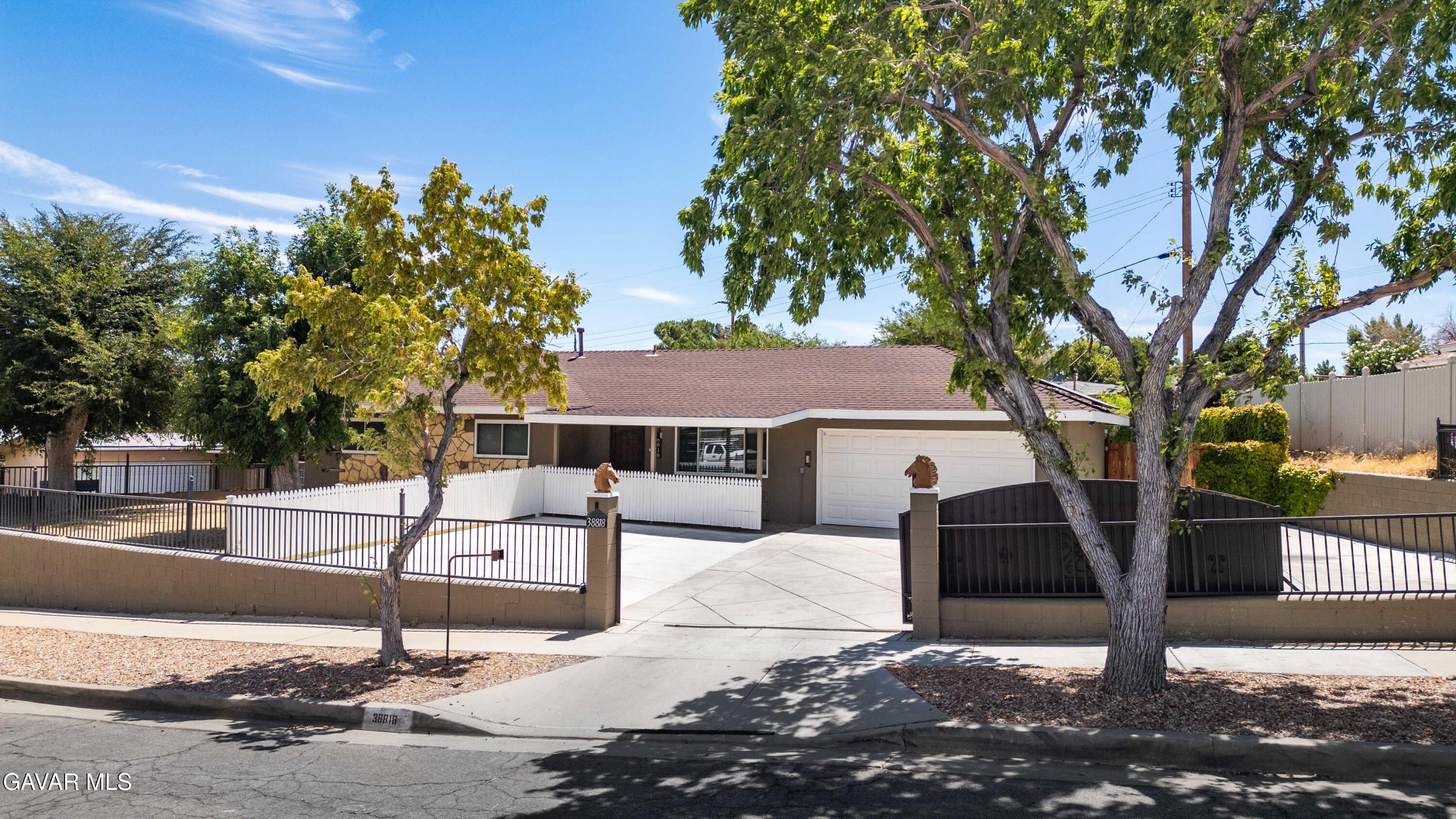 38818 Deer Run Road Palmdale, CA 93551 - Photo 4 of 33 38818 Deer Run Rd -4