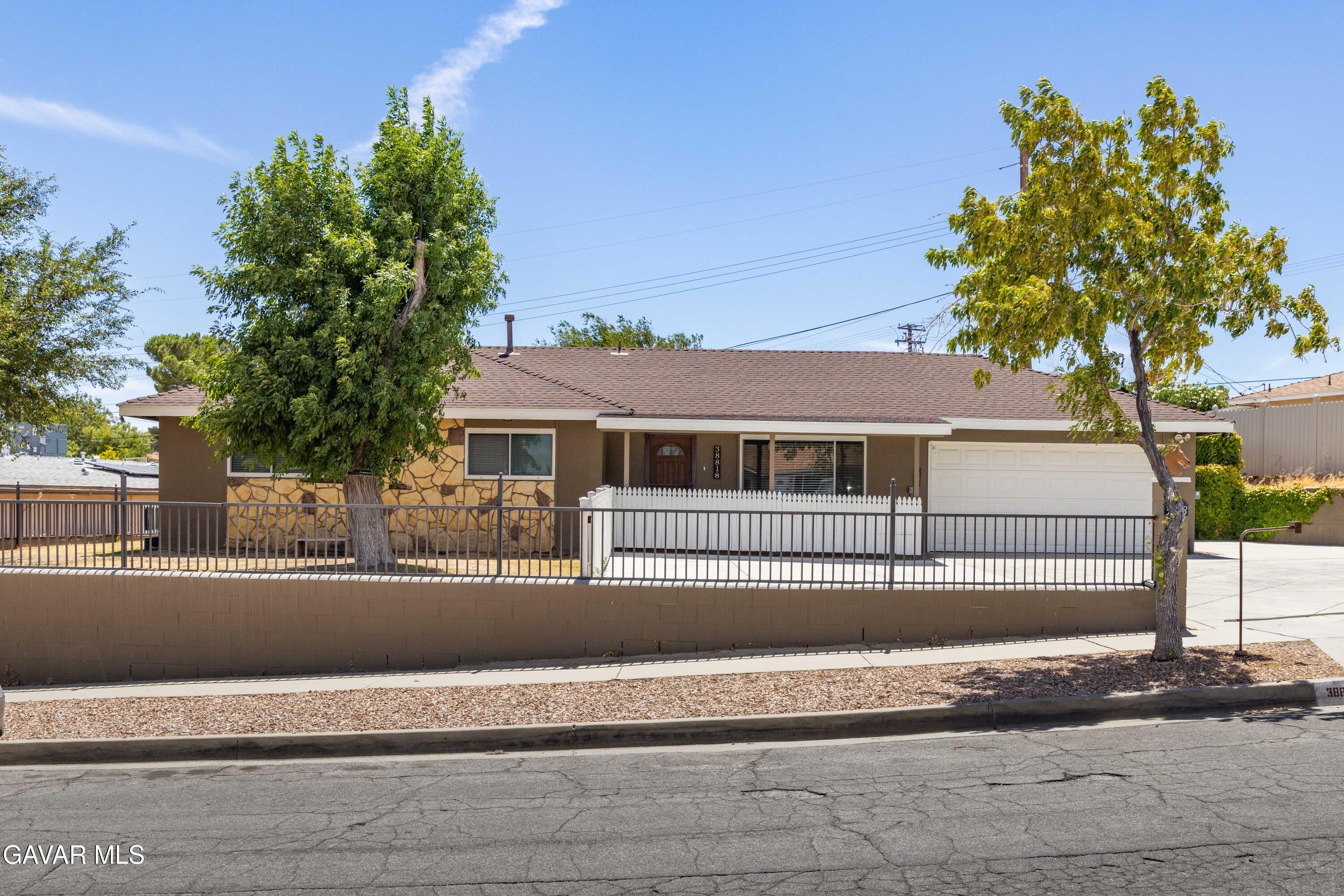 38818 Deer Run Road Palmdale, CA 93551 - Photo 5 of 33 38818 Deer Run Rd -5