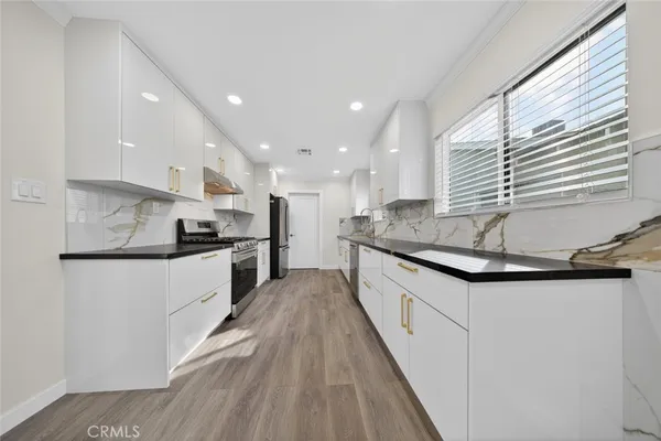 $4,200 | 15753 Cohasset Street, Van Nuys, CA 91406