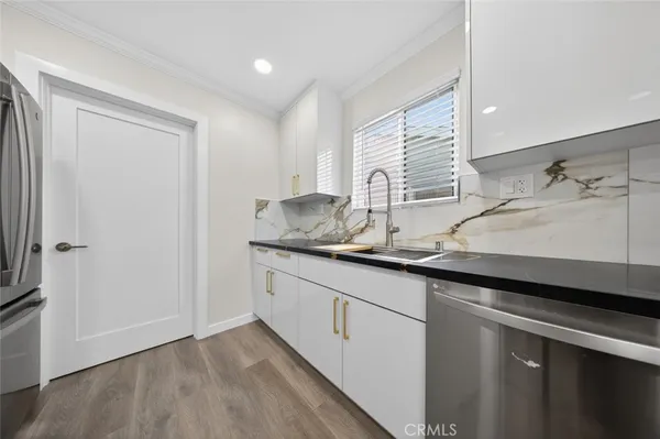 $4,200 | 15753 Cohasset Street, Van Nuys, CA 91406