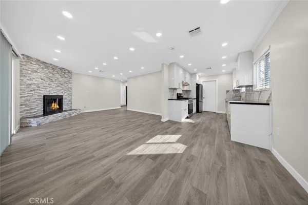 $4,200 | 15753 Cohasset Street, Van Nuys, CA 91406