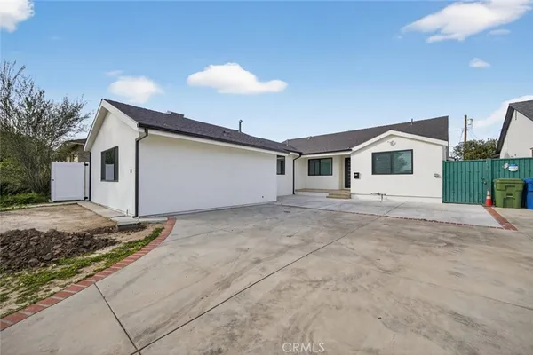 $4,200 | 15753 Cohasset Street, Van Nuys, CA 91406