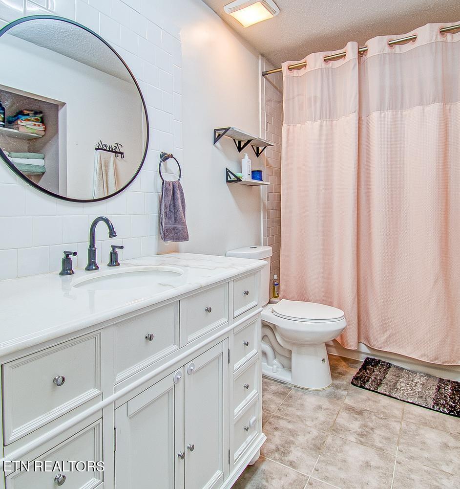 2705 Sood Road, Unit B Knoxville, TN 37921 - Photo 15 of 18 015-015-DSC 7840-942x1000