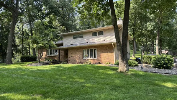$319,500 | 3309 Valley Drive, Geneseo, IL 61254