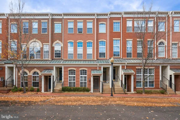 $3,200 | 177 Martin Lane, Alexandria, VA 22304