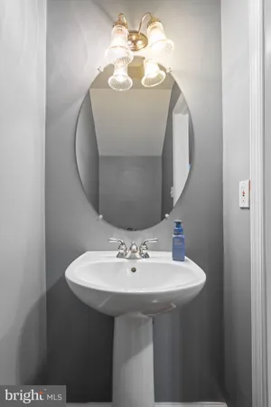 $3,200 | 177 Martin Lane, Alexandria, VA 22304