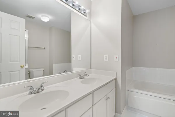 $3,200 | 177 Martin Lane, Alexandria, VA 22304