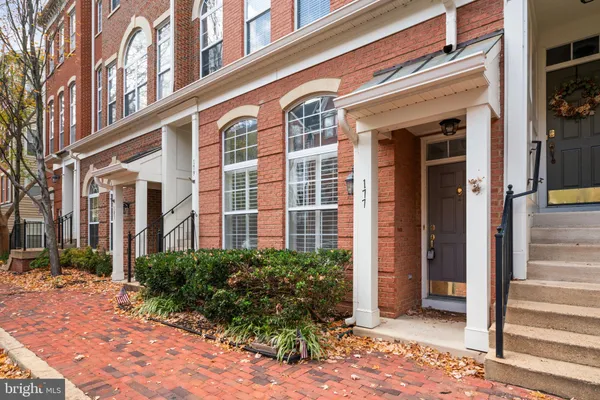 $3,200 | 177 Martin Lane, Alexandria, VA 22304