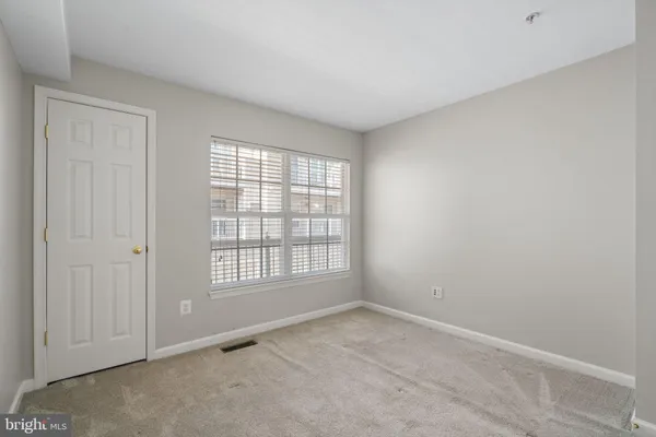 $3,200 | 177 Martin Lane, Alexandria, VA 22304