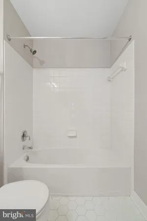 $3,200 | 177 Martin Lane, Alexandria, VA 22304