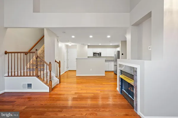 $3,200 | 177 Martin Lane, Alexandria, VA 22304