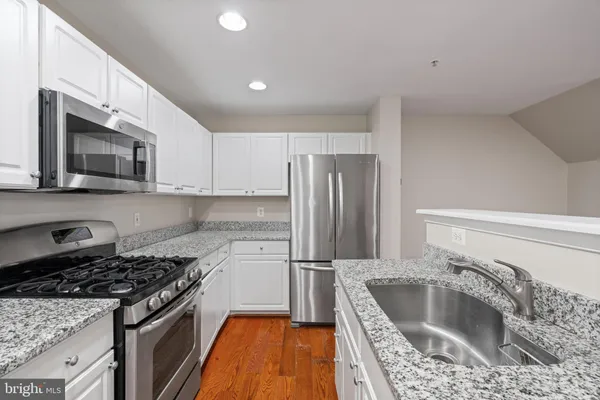 $3,200 | 177 Martin Lane, Alexandria, VA 22304