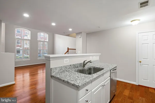 $3,200 | 177 Martin Lane, Alexandria, VA 22304